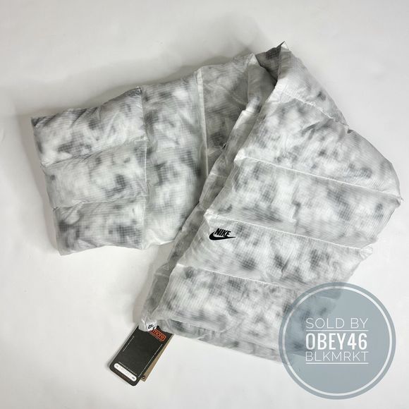 Nike Therma-FIT Insulated Down Wrap Neck Scarf One Size White Cool grey